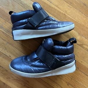 Sorel Out n About puffy ankle boots sneakers black 8.5 so warm!